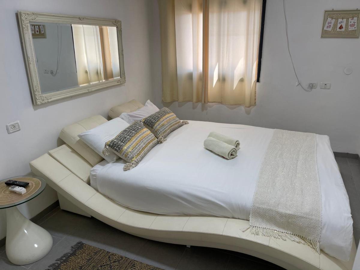 Apartamento Housing Unit In The Moshav Mishmār Hāyardin Exterior foto