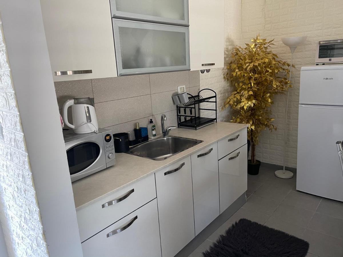 Apartamento Housing Unit In The Moshav Mishmār Hāyardin Exterior foto